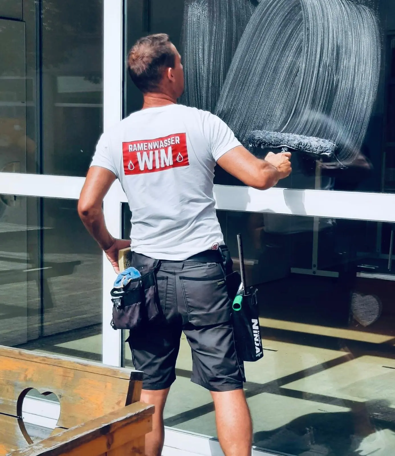 Streeploos gewassen ramen door Ramenwasser Wim